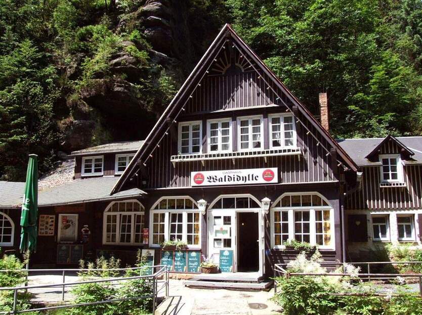 Gasthaus Waldidylle - Großzügiges Ausflugslokal direkt am Hauptwanderweg im Elbsandsteingebirge