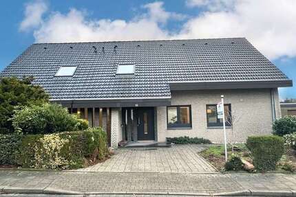 Haus zum Kaufen in Georgsmarienhütte 445.000 € 286.14 m² 8 zimmer