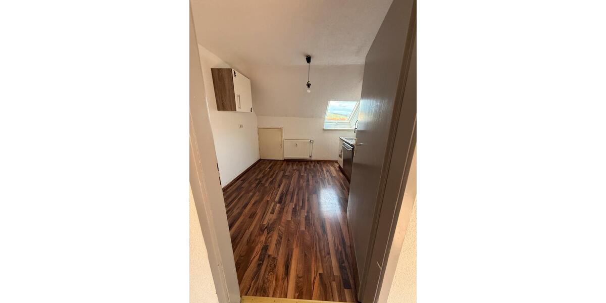 Dachgeschoßwohnung Ofterdingen - 5 Zimmer, 95 m&sup2;, 950&euro; | Angebot:26637754