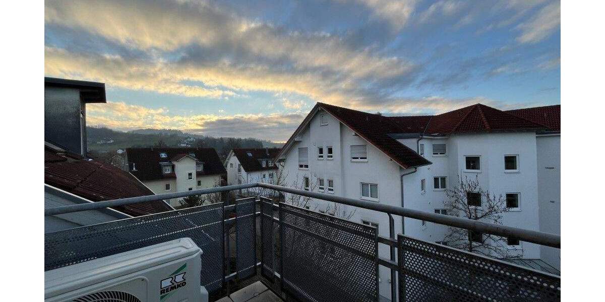 RESERVIERT: Wohnen mit Aussicht zentral in Oberkirch. 2-Zi.-Whg. mit neuer Einbauküche und Balkon sowie Tiefgaragenst... 2 zimmer