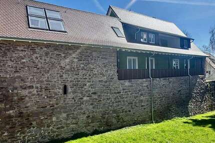 Haus Neubulach - 8 Zimmer, 208 m&sup2;, 450.000&euro; | Angebot:26258019