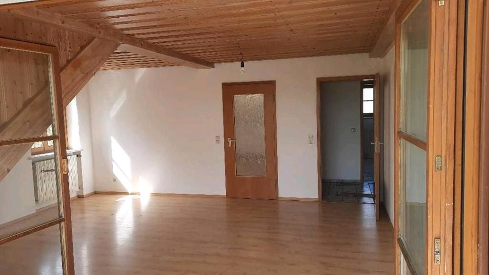 Dachgeschoßwohnung Dorfen - 3 Zimmer, 80 m&sup2;, 810&euro; | Angebot:26400481