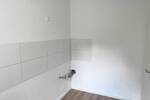 **Frisch renoviert** Zentrale Lage, 2 Zimmer, Balkon, guter Schnitt, Aufzug, Stellplatz 2 zimmer