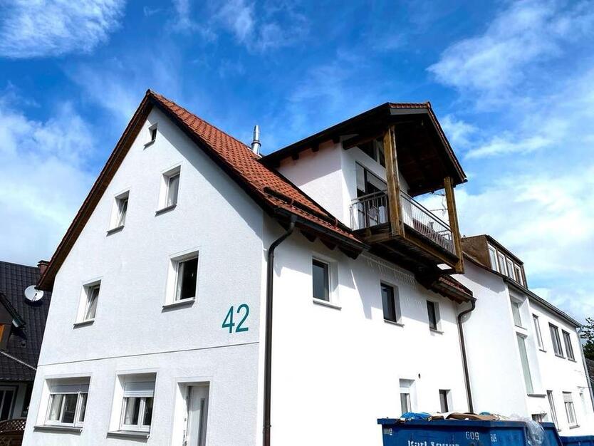Helle 2-Zimmer Dachgeschosswohnung mit Balkon in OberferriedenBu zimmer