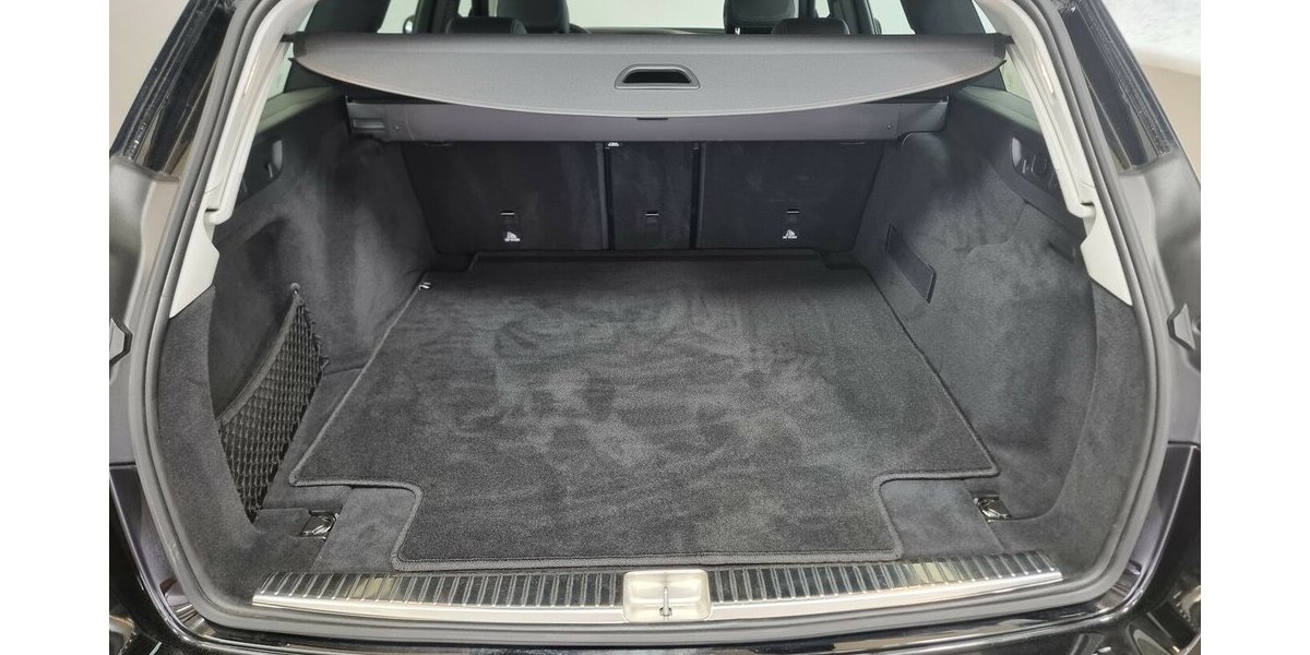 Mercedes-Benz E 220 d Avantgarde LED ACC AHK Kamera Widescreen 79.800 km 32.500 &euro; Garrel 49681