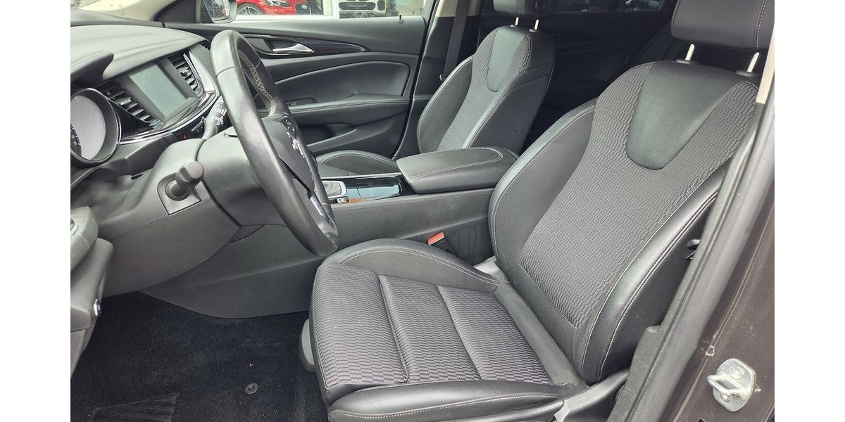 Opel Insignia Sports Tourer Elegance 47.149 km 15.250 &euro; Wilsdruff 01723