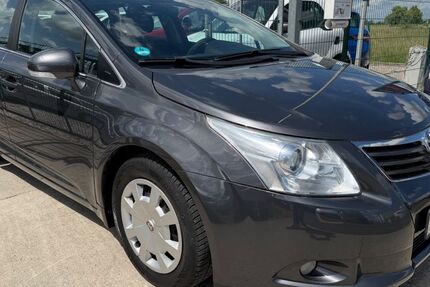 Toyota Avensis 94.532 km 7.899 &euro; Krostitz 04509