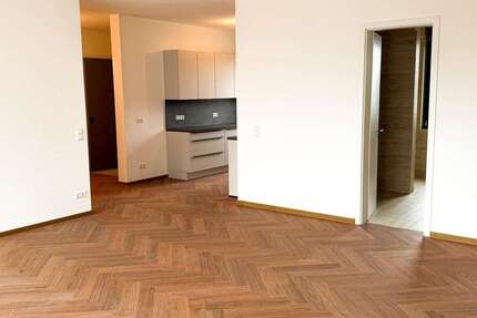 Wohnung Denkendorf - 3 Zimmer, 110 m&sup2;, 1.700&euro; | Angebot:26732562