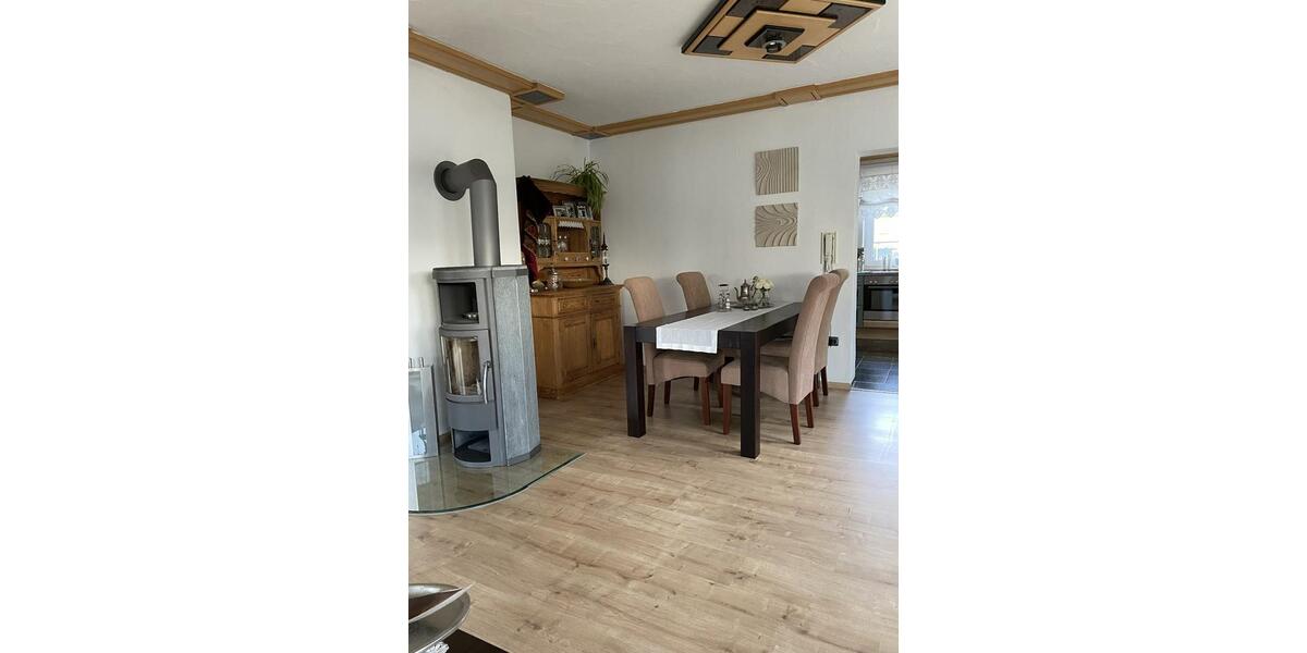 Doppelhaushälfte Geiselwind - 5 Zimmer, 134 m&sup2;, 1.250&euro; | Angebot:25994822