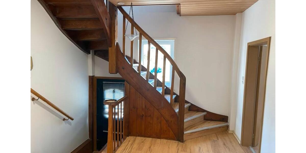 Einfamilienhaus Grebenstein - 6 Zimmer, 200 m&sup2;, 1.300&euro; | Angebot:26129821