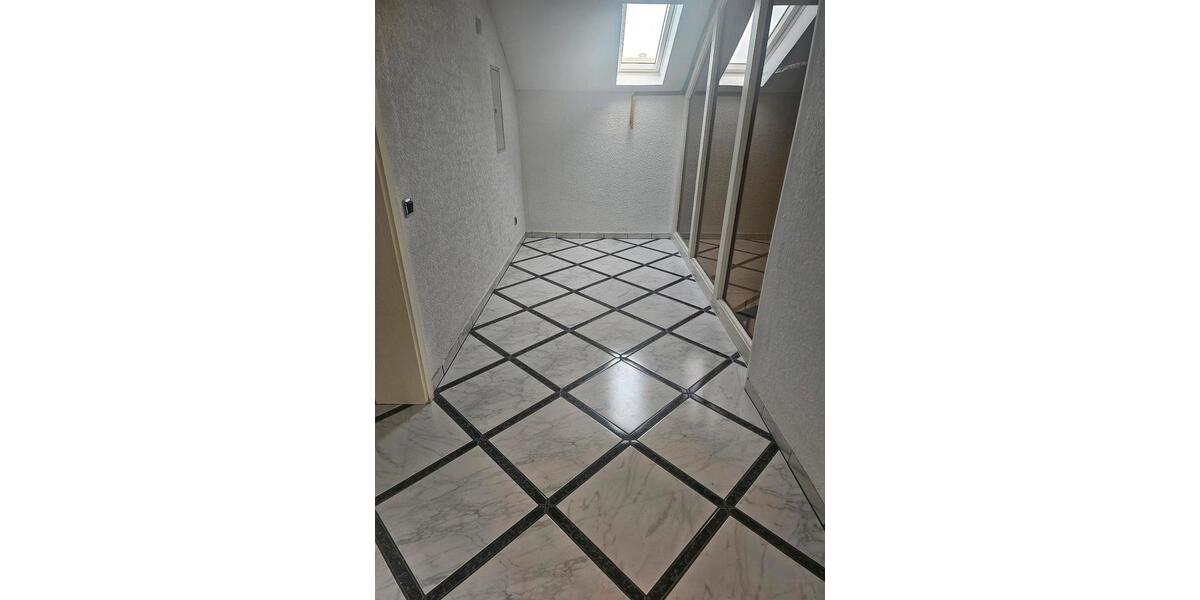 Dachgeschoßwohnung Hennef (Sieg) - 2 Zimmer, 85 m&sup2;, 980&euro; | Angebot:25410222