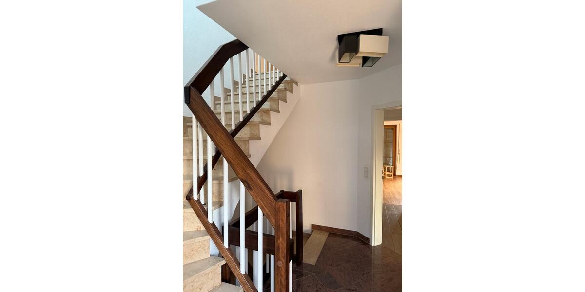 Einfamilienhaus Regensburg Brandlberg - 7 Zimmer, 200 m&sup2;, 2.400&euro; | Angebot:25442062