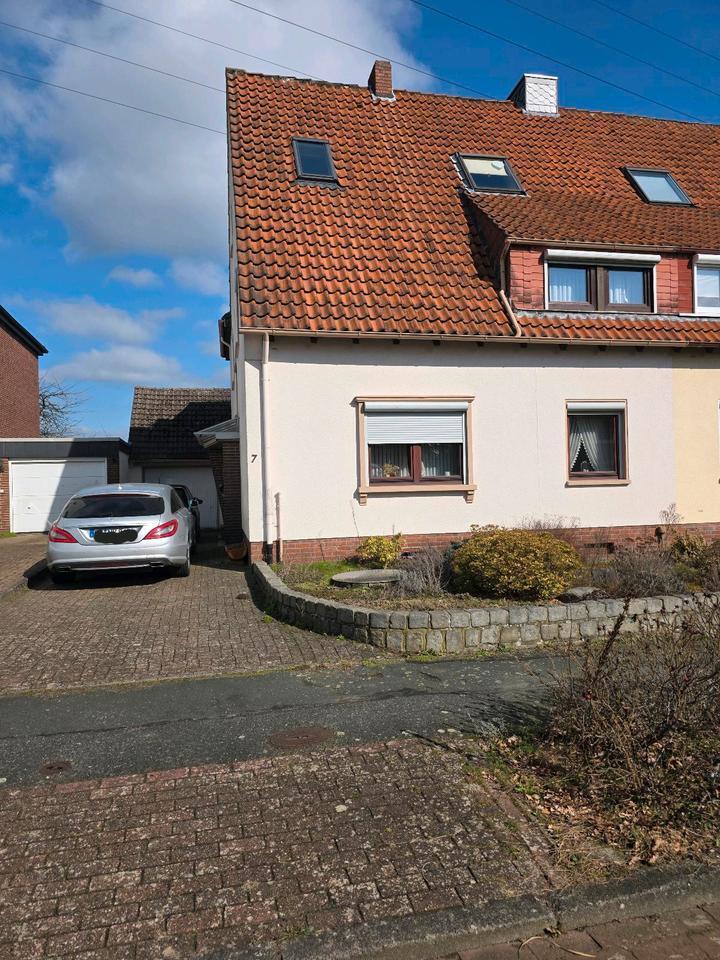 Doppelhaushälfte mit großem Garten