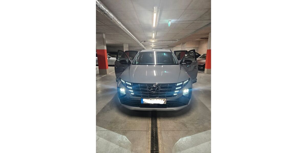 Hyundai TUCSON 53.000 km 25.200 &euro; München 81249