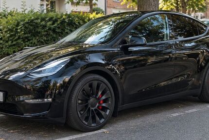 Tesla Model Y 23.755 km 43.000 &euro; Hamburg 21073