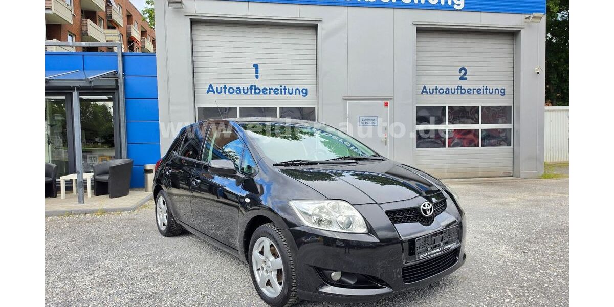 Toyota Auris 228.871 km 4.999 &euro; Düsseldorf 40589