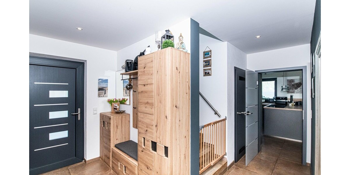 Neuwertiges Einfamilienhaus mit Kamin, PV-Anlage und Energieeffizienz A+ - Einfamilienhaus Cham / Vilzing Vilzing | Angebot:26786340