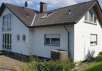 Einfamilien-Wohnhaus mit EinliegerWohnung u. Garagengebäude mit Carport von Detmold-OT Schling-40 km von Höxter