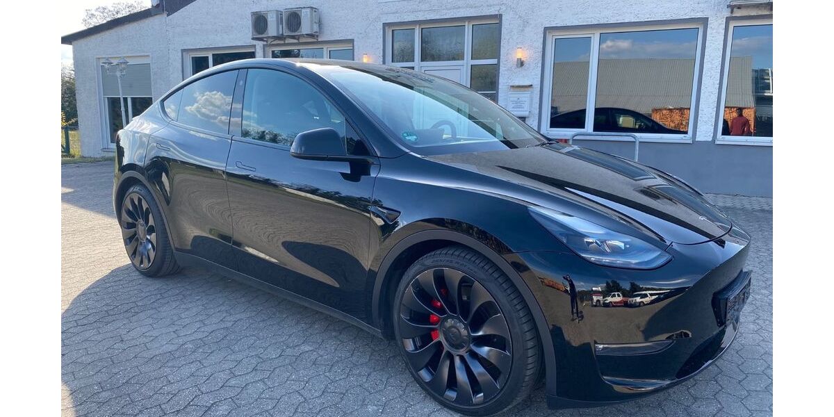 Tesla Model Y 61.300 km 34.900 &euro; Trebbin 14959