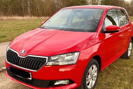 Skoda Fabia 34.880 km 9.890 &euro; München 81737