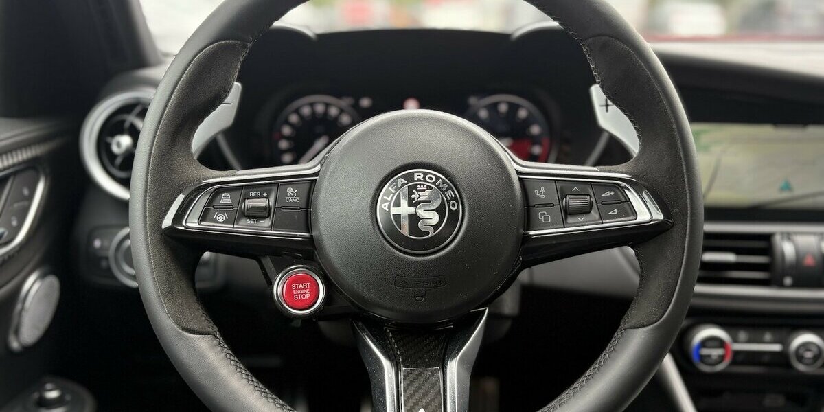Alfa Romeo Giulia 2,9 V6 Quadrifoglio MEMORY/KAMERA/1.HAND 6.415 km 73.900 &euro; Villingen-Schwenningen 78054