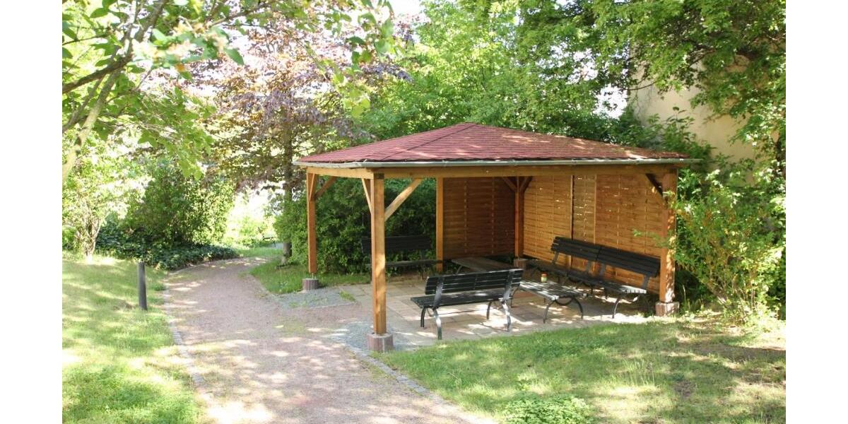 Schicke Wohnung mit Balkon und Aufzug nahe dem Stadtzentrum in ruhiger Lage! - Dachgeschoßwohnung Gera Ostviertel | Angebot:26994115