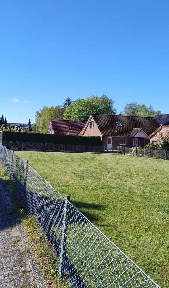 Haus zum Kaufen in Adendorf 679.000 € 196 m²