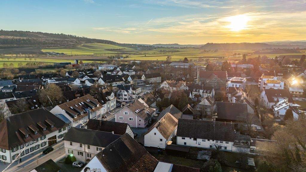 Einfamilienhaus Hilzingen - 7 Zimmer, 215 m&sup2;, 585.000&euro; | Angebot:25879468