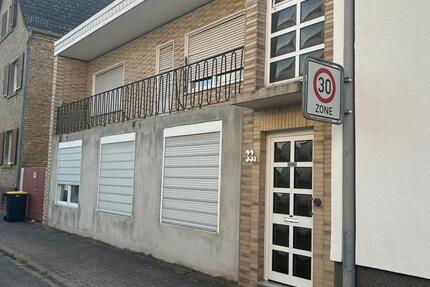 Bischofsheim,RENOVIERBEDÜRFDIGES Haus , 2 Wohnungen 6 zimmer