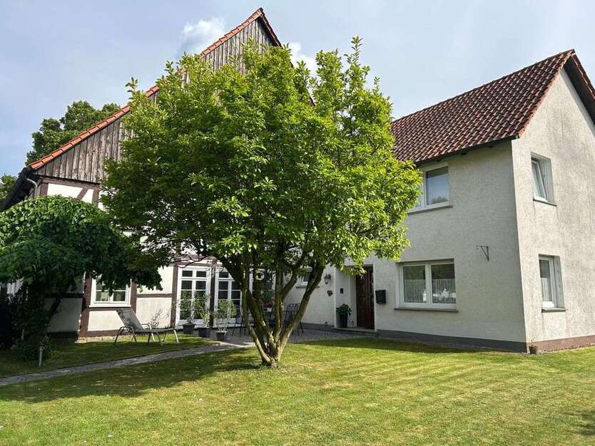 Haus zum Kaufen in Lügde 299.000 € 300 m²