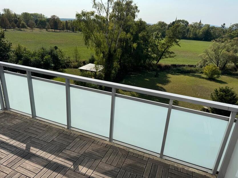 Exklusive 3 Zi DG Wohnung mit Küche und Balkon-FBH-Dusche-Wanne