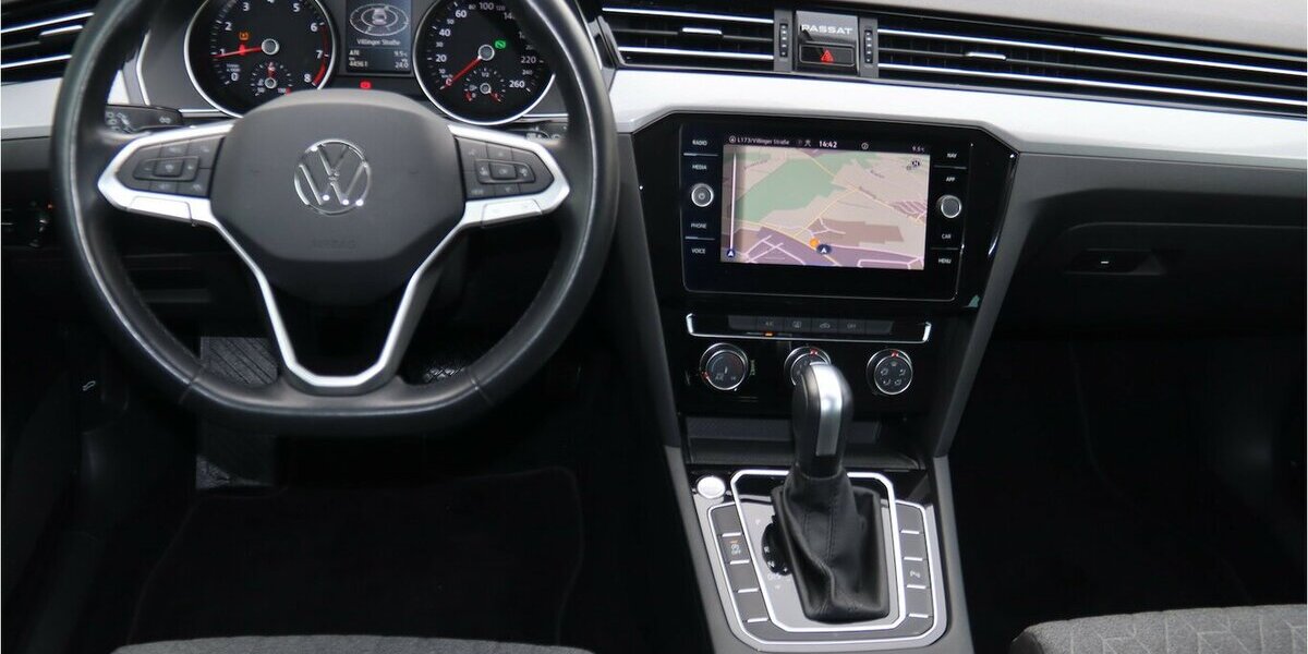 VW Passat 1.5 TSI BUSINESS/DSG/ACC/NAVIGATION/PDC 66.690 km 21.900 &euro; Villingen-Schwenningen 78054