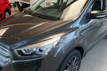 Ford Kuga 63.645 km 15.900 &euro; Bernstadt 02748