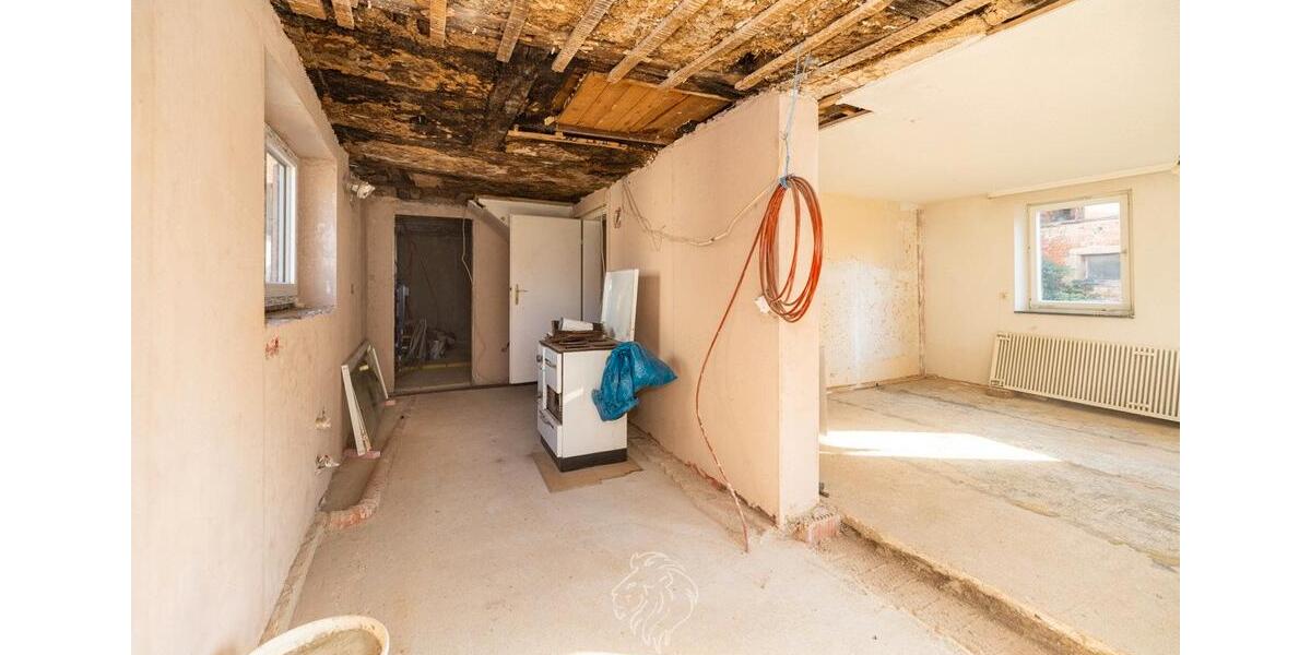 Einfamilienhaus Bad Königshofen im Grabfeld - 7 Zimmer, 140 m&sup2;, 158.000&euro; | Angebot:26038920