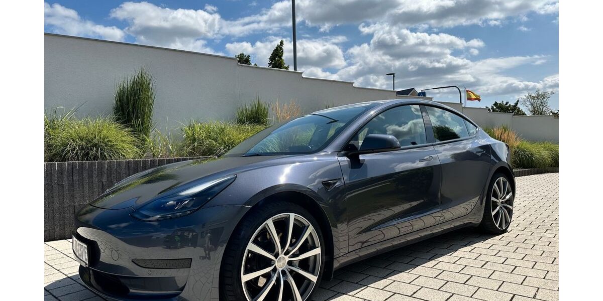 Tesla Model 3 63.400 km 25.999 &euro; Sankt Leon-Rot 68789