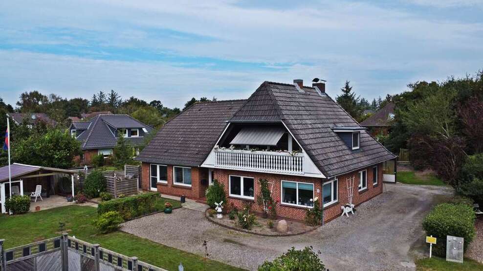 Haus zum Kaufen in Husum 498.000 € 200 m²