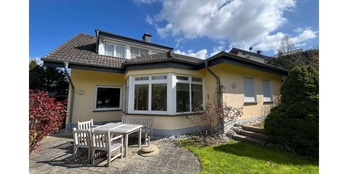 Einfamilienhaus Glees - 11 Zimmer, 242 m&sup2;, 580.000&euro; | Angebot:26390766