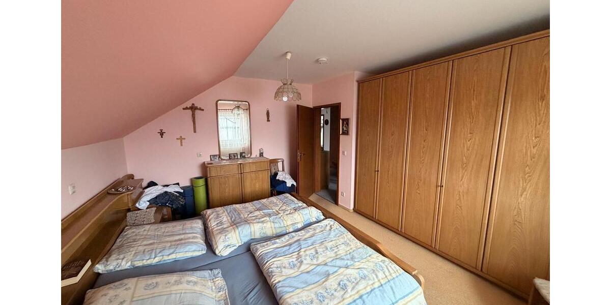 Dachgeschoßwohnung Petersberg - 3 Zimmer, 76 m&sup2;, 229.000&euro; | Angebot:25944122