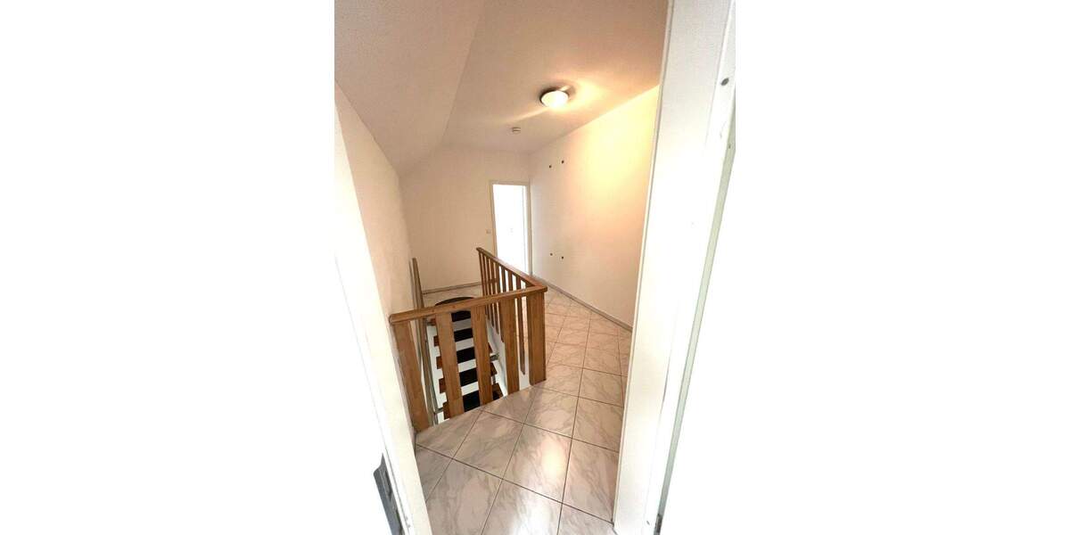 Modernes Wohnen auf zwei Ebenen: 2 Zimmer + 2 ausgebaute Räume (Gesamtfläche ca.116m²) 2 zimmer