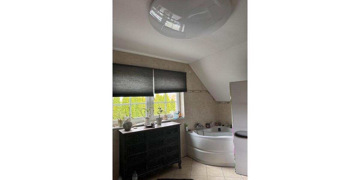 Etagenwohnung Rinteln - 6 Zimmer, 220 m&sup2;, 1.800&euro; | Angebot:26351998
