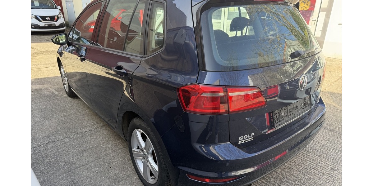 VW Golf VII Sportsvan DSG Schiebed. AHK Comfortline 113.611 km 10.890 &euro; Berlin 10247