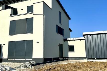 Großzügige DHH mit PV-Anlage, Einbauküche, 2 Bädern, großem Grundstück und Fernblick! 4 zimmer