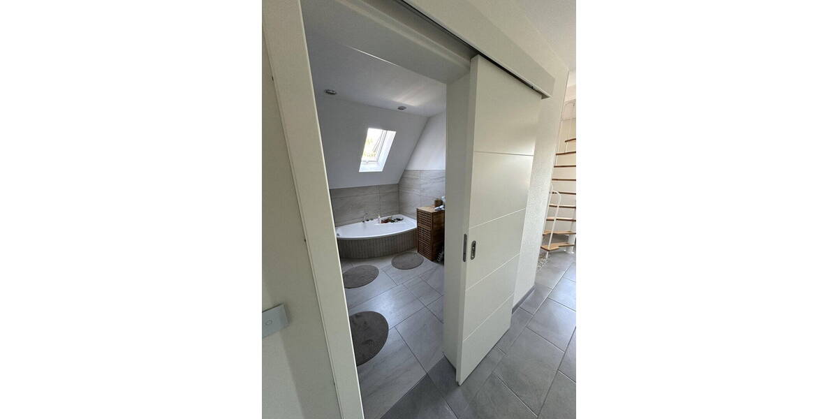 Einfamilienhaus Bergneustadt - 7 Zimmer, 240 m&sup2;, 570.000&euro; | Angebot:26330511