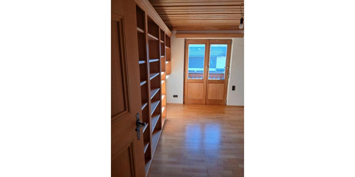 Etagenwohnung Gmund am Tegernsee - 3.5 Zimmer, 110 m&sup2;, 1.800&euro; | Angebot:25471806