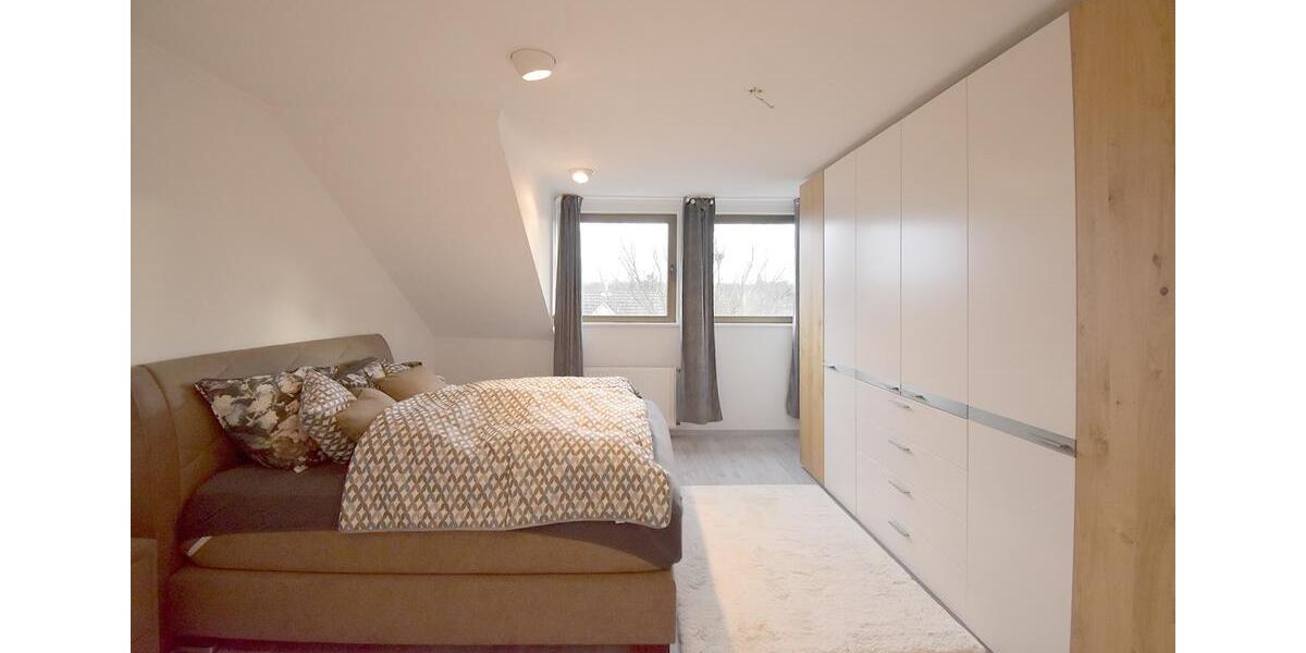 Dachgeschoßwohnung Rheinbach - 2 Zimmer, 93 m&sup2;, 840&euro; | Angebot:25377629