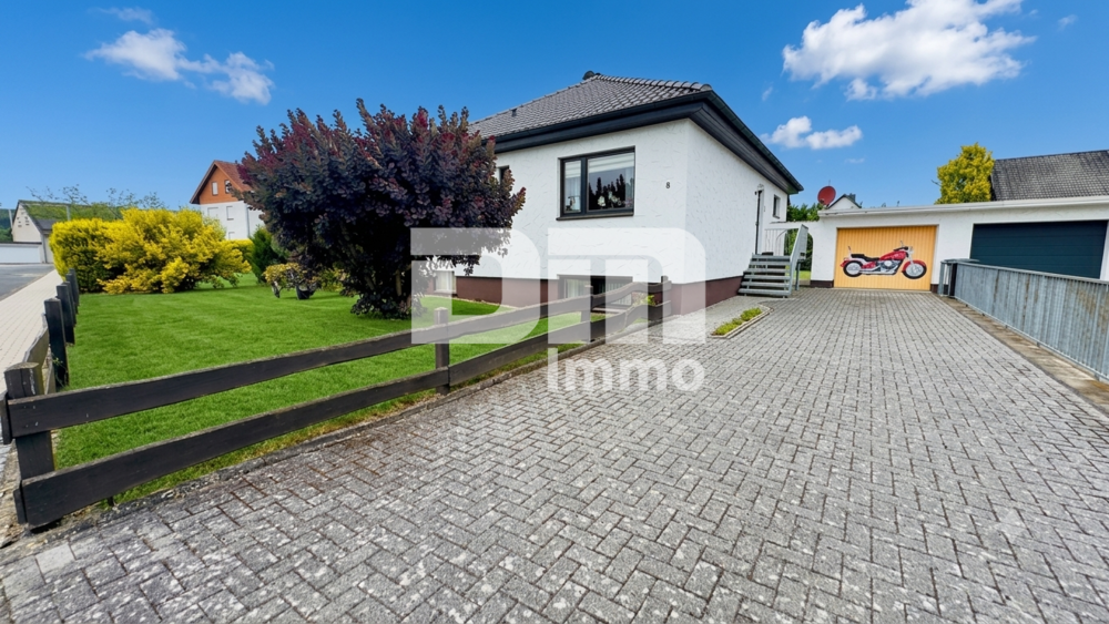 Solider Familien-Bungalow mit großem Potenzial in ruhiger Lage mit Wintergarten und Garage - Bungalow Calden | Angebot:26974963