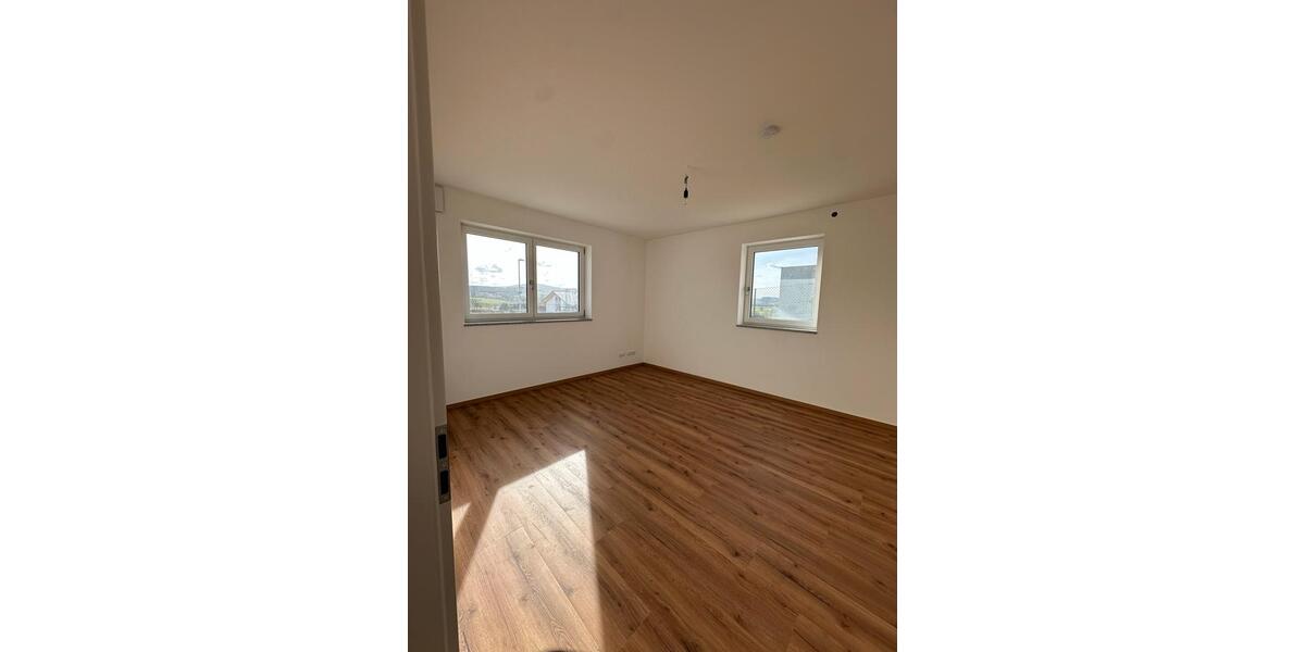 Erdgeschoßwohnung Cham - 3 Zimmer, 110 m&sup2;, 1.050&euro; | Angebot:26464356