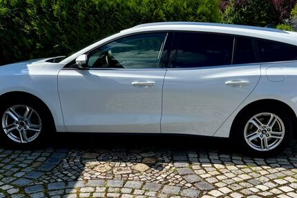 Ford Focus 61.800 km 14.400 &euro; Wehretal OT Reichensachsen 37287