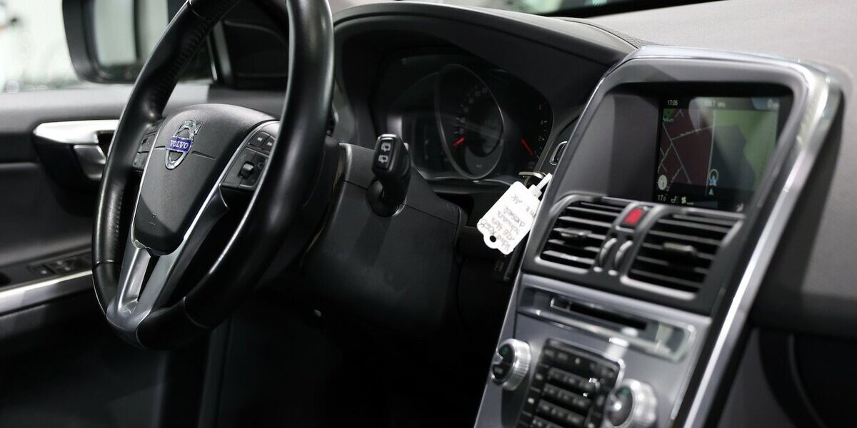 Volvo XC60 D3 MOMENTUM / LEDER / NAVI+ / ABN.AHK 125.000 km 16.777 &euro; Hamm 59077