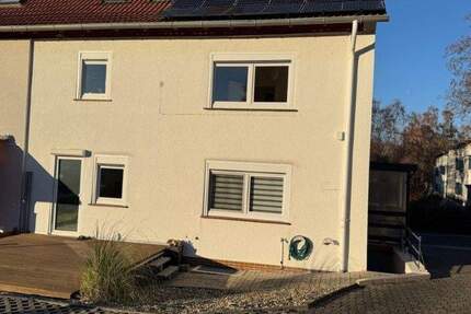  Charmantes Zweifamilienhaus in beliebter Lage von Niederkaufungen - modernisiert, gepflegt & vielseitig nutzbar 5 zimmer